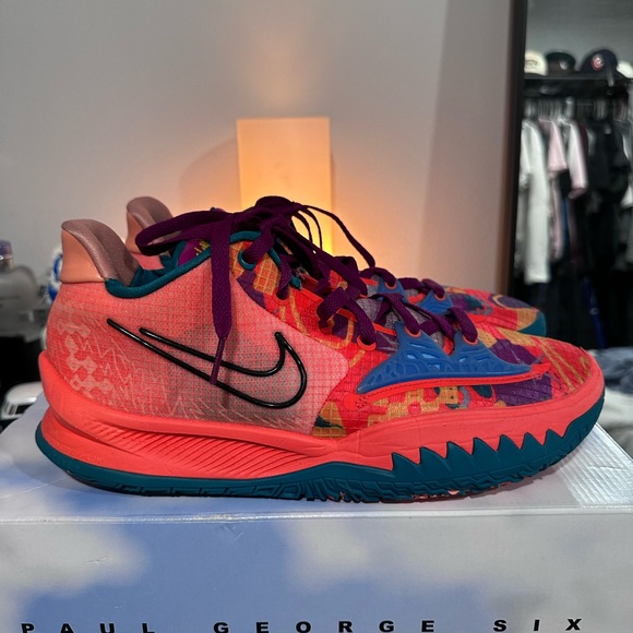 Nike Kyrie 4 Lows 1 World 1 People Size 10.5 - Picture 3 of 6